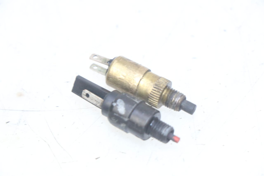 photo de CONTACTEUR FEU STOP YAMAHA YP MAJESTY 125 (2007 - 2010)