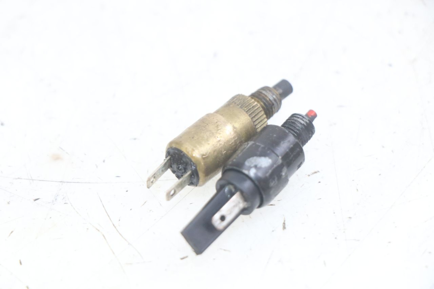 photo de CONTACTEUR FEU STOP YAMAHA YP MAJESTY 125 (2007 - 2010)