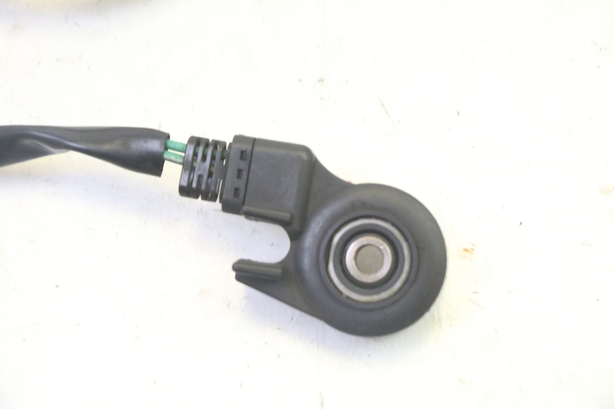 photo de COUPE CONTACT BEQUILLE HONDA FES S-WING SWING ABS 125 (2007 - 2015)