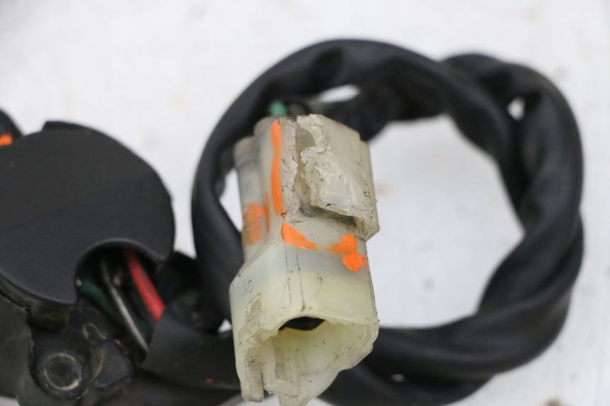 photo de COUPE CONTACT HONDA NSR R 125 (1994 - 2003) - Détail de la pièce