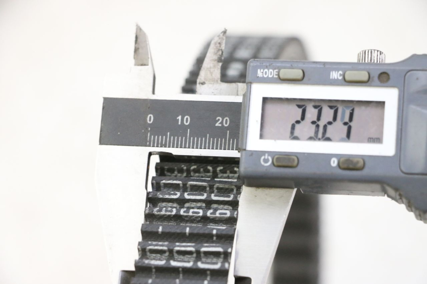 photo de COURROIE QUADRO 4 4D 350 (2015 - 2018)