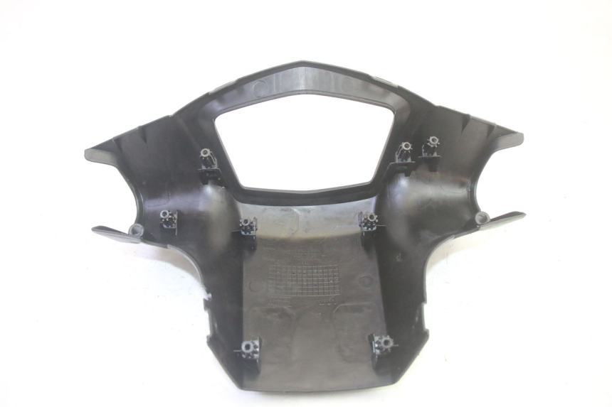 photo de COUVRE GUIDON ARRIERE PEUGEOT KISBEE 4T 50 (2018 - 2022) - Gros plan technique