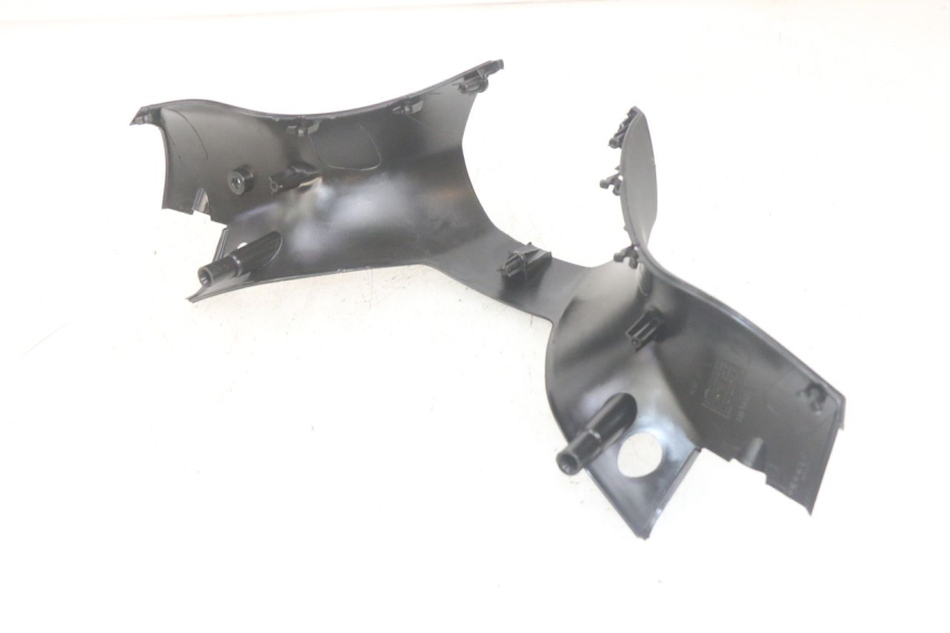 photo de COUVRE GUIDON ARRIERE PIAGGIO MP3 HPE 300 (2019 - 2026) - Autre angle de vue