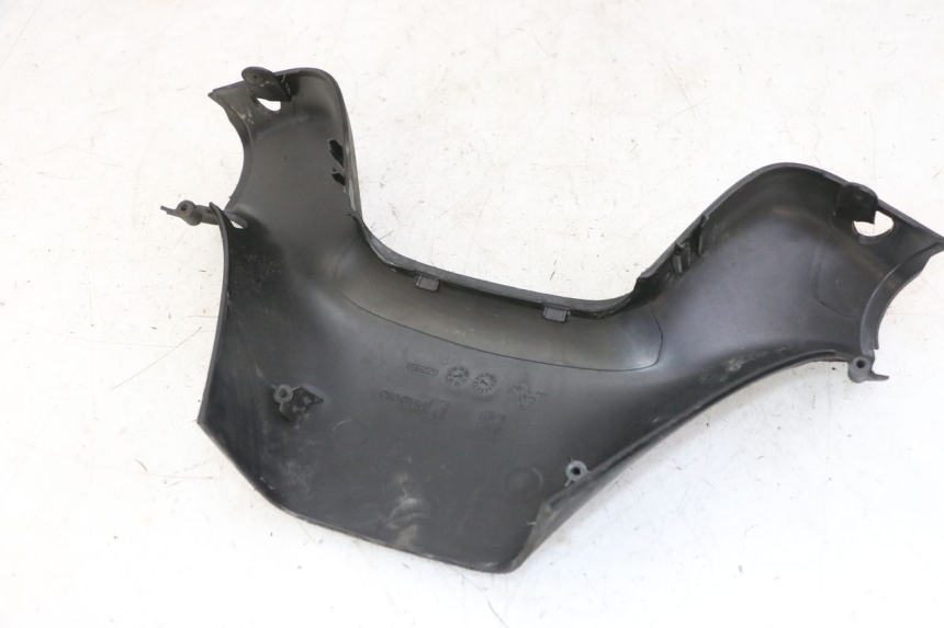 photo de COUVRE GUIDON ARRIERE PIAGGIO MP3 LT 300 (2010 - 2016)