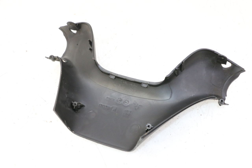 photo de COUVRE GUIDON ARRIERE PIAGGIO MP3 LT 300 (2010 - 2016)