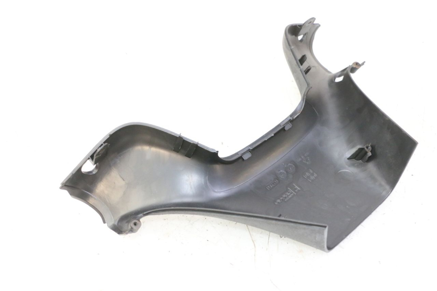photo de COUVRE GUIDON ARRIERE PIAGGIO MP3 RL 250 (2007 - 2010)