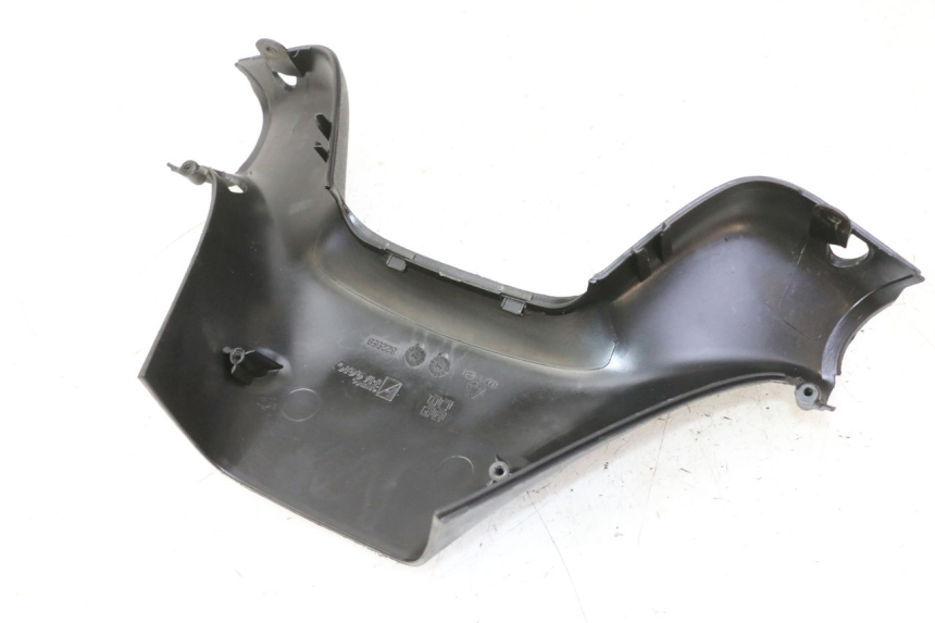photo de COUVRE GUIDON ARRIERE PIAGGIO MP3 125 (2006 - 2014)