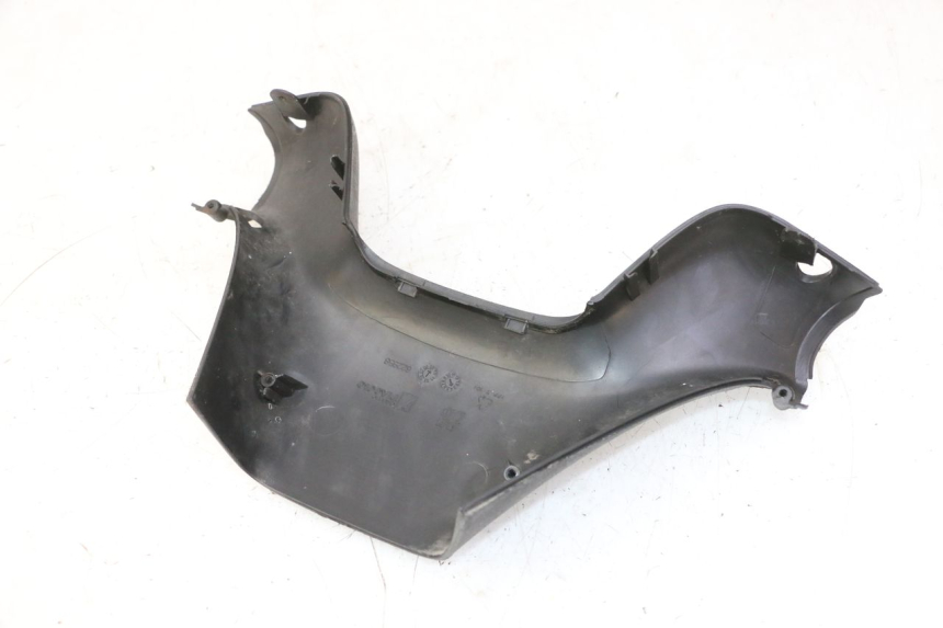 photo de COUVRE GUIDON ARRIERE PIAGGIO MP3 RL 250 (2007 - 2010)