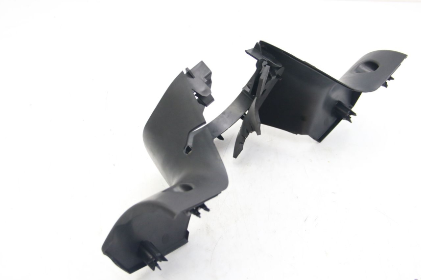 photo de COUVRE GUIDON ARRIERE PEUGEOT CITYSTAR 125 (2011 - 2017)