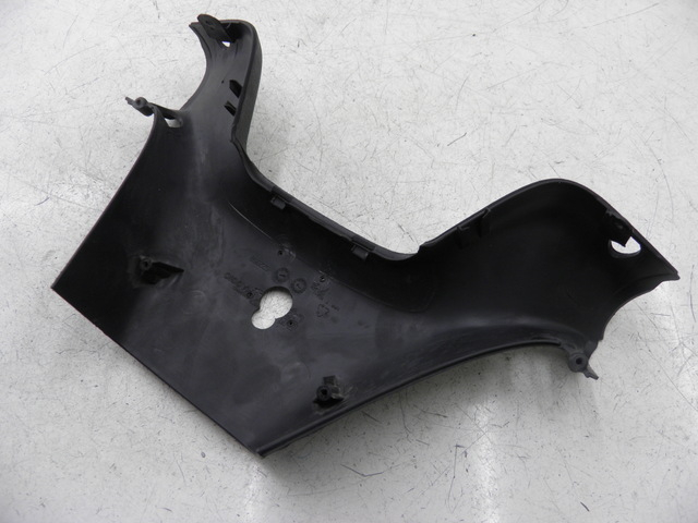 photo de COUVRE GUIDON ARRIERE PIAGGIO MP3 500 (2011 - 2015)