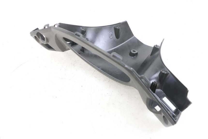 photo de COUVRE GUIDON ARRIERE JM MOTORS SANTANA EVO 50 (2024 - 2026) - Détail de la pièce