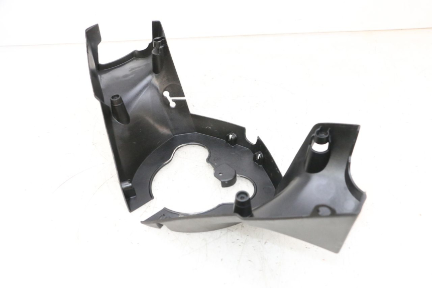 photo de COUVRE GUIDON ARRIERE PEUGEOT SATELIS 125 (2013 - 2018) - Gros plan technique