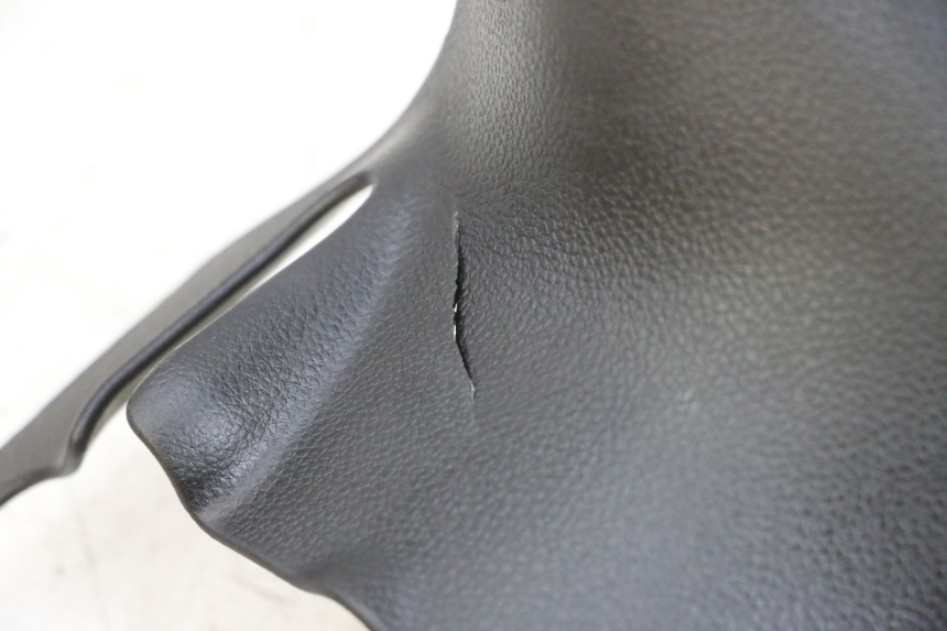 photo de COUVRE GUIDON ARRIERE YAMAHA TRICITY 300 (2020 - 2024) - Gros plan technique