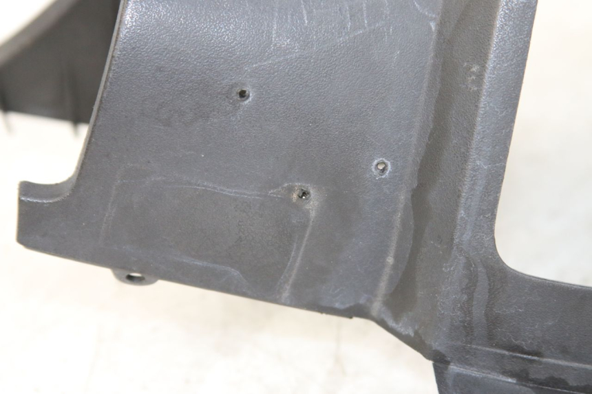 photo de COUVRE GUIDON ARRIERE PEUGEOT VIVACITY 125 (2010 - 2017)