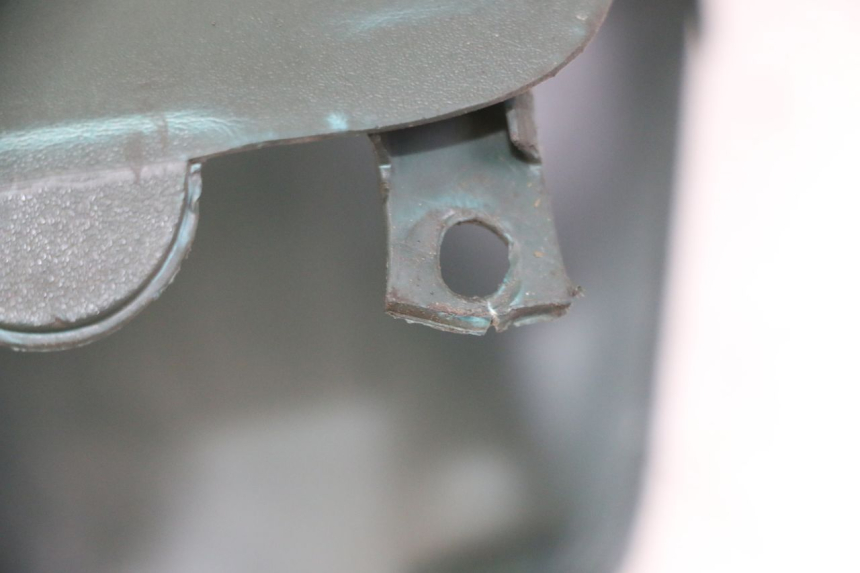 photo de COUVRE GUIDON AVANT PEUGEOT ELYSEO 125 (1999 - 2004)