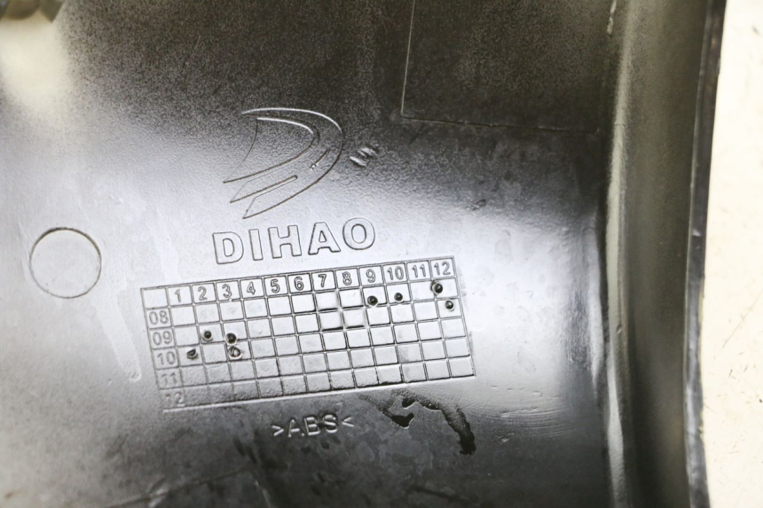 photo de COUVRE GUIDON AVANT GOES WIKI 125 (2010 - 2015) - Points de fixation