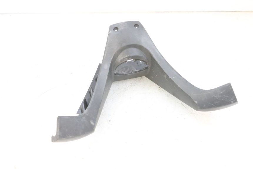 photo de COUVRE GUIDON AVANT SYM GTS EVO 125 (2009 - 2013) - Gros plan technique