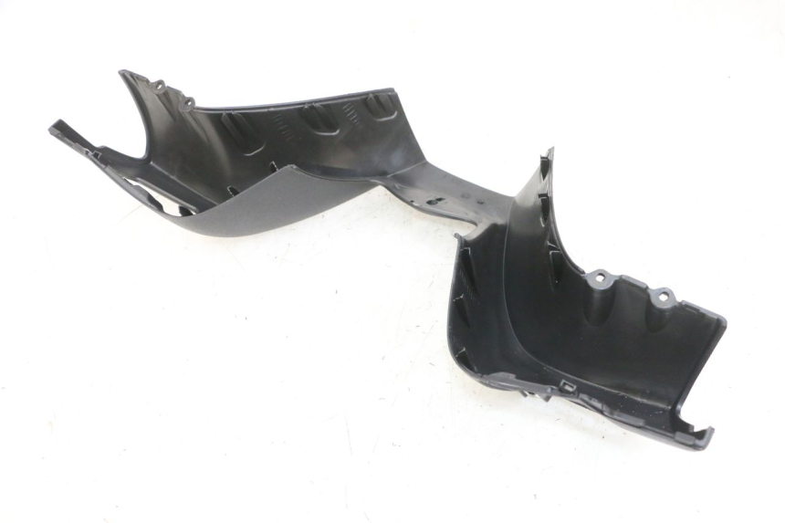 photo de COUVRE GUIDON AVANT PIAGGIO MP3 RL 250 (2007 - 2010) - Autre angle de vue