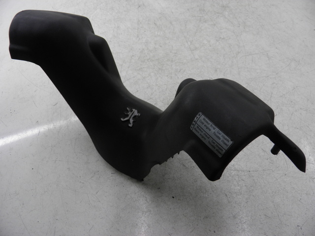 photo de COUVRE GUIDON AVANT PEUGEOT ELYSEO 125 (1999 - 2004)