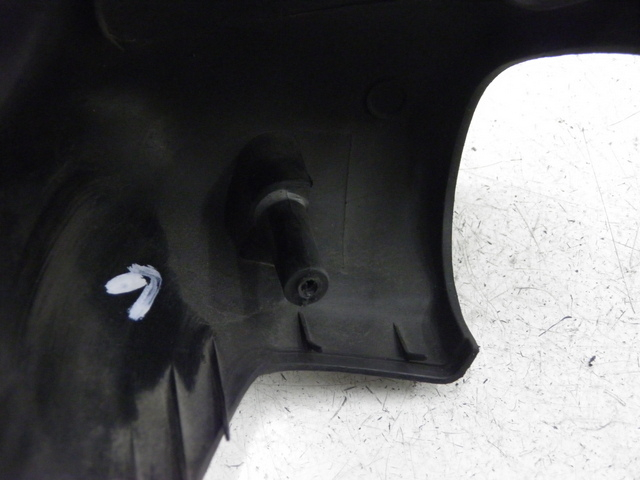 photo de COUVRE GUIDON AVANT PEUGEOT ELYSEO 125 (1999 - 2004)