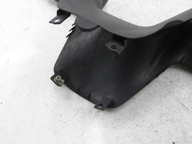 photo de COUVRE GUIDON AVANT PEUGEOT ELYSEO 125 (1999 - 2004)