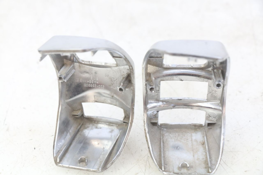 photo de COUVRE GUIDON COMMODO PEUGEOT DJANGO 4T 50 (2014 - 2019)