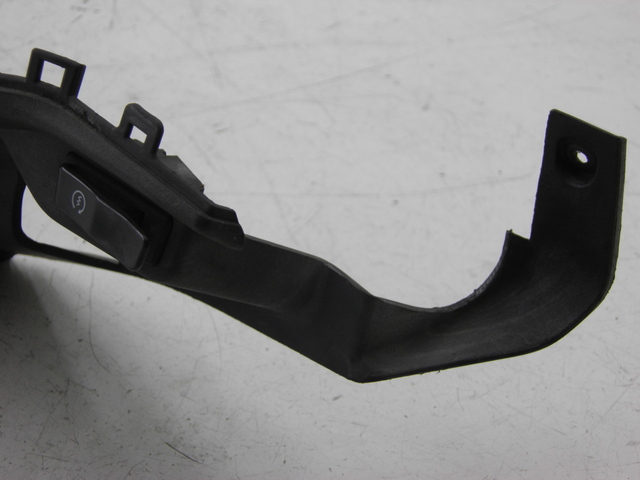 photo de COUVRE GUIDON COMMODO HONDA FES PANTHEON 125 (2003 - 2007)