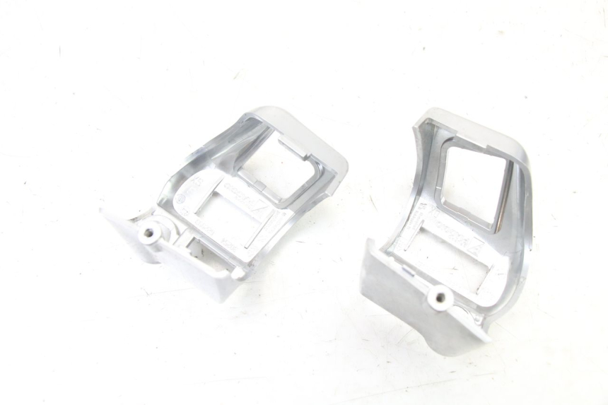 photo de COUVRE GUIDON COMMODO PIAGGIO MP3 500 (2014 - 2016)