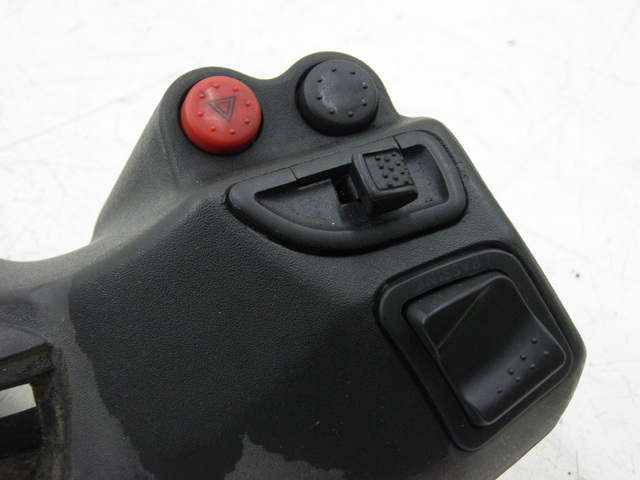 photo de COUVRE GUIDON COMMODO PIAGGIO XEVO 400 (2007) - Pièce contrôlée