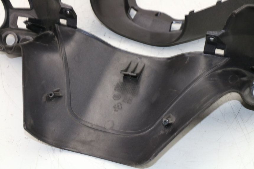 photo de COUVRE GUIDON PIAGGIO X9 EVOLUTION 125 (2003 - 2007)