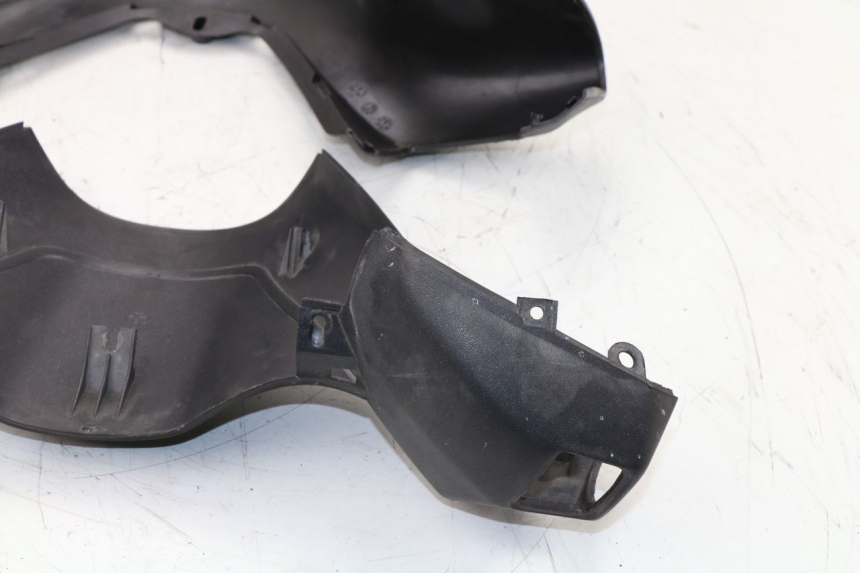 photo de COUVRE GUIDON PIAGGIO X9 EVOLUTION 125 (2003 - 2007)