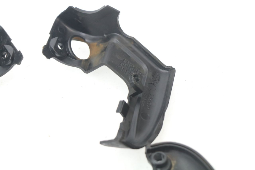 photo de COUVRE GUIDON  APRILIA SCARABEO GT 125 (1999 - 2007)