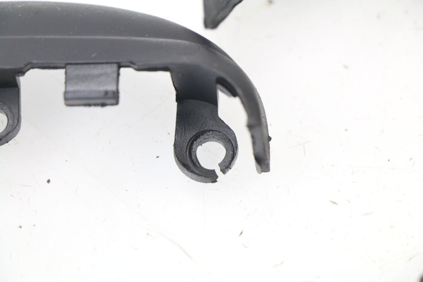 photo de COUVRE GUIDON  APRILIA SCARABEO GT 125 (1999 - 2007)