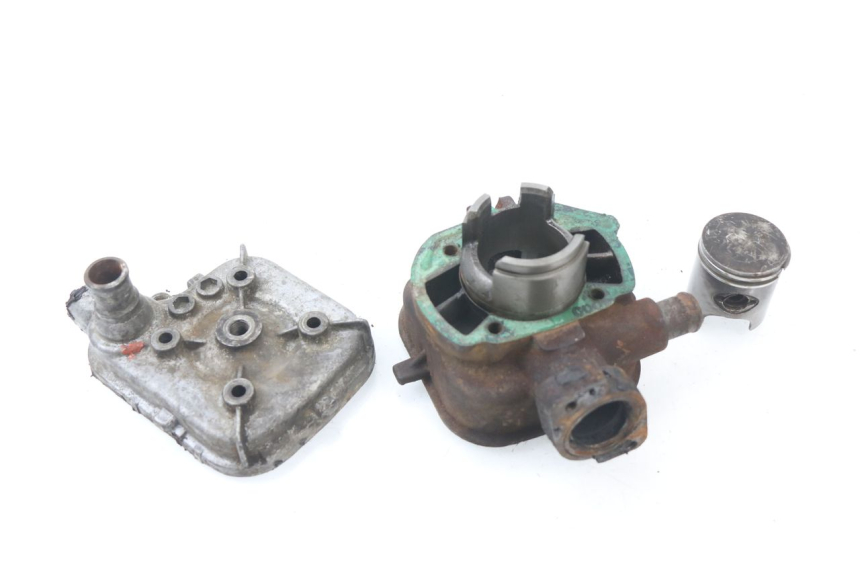 photo de CYLINDRE PISTON PEUGEOT LUDIX BLASTER 50 (2006 - 2014) - Points de fixation