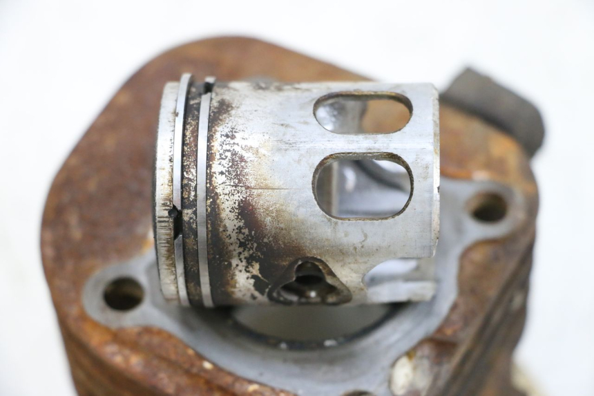 photo de CYLINDRE PISTON YAMAHA NEO'S NEOS 2T 50 (1998 - 2007) - Vue rapprochée