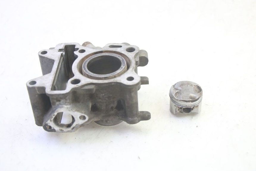 photo de CYLINDRE PISTON YAMAHA NEOS NEO'S 4T 50 (2008 - 2016) - Zoom état d’usage
