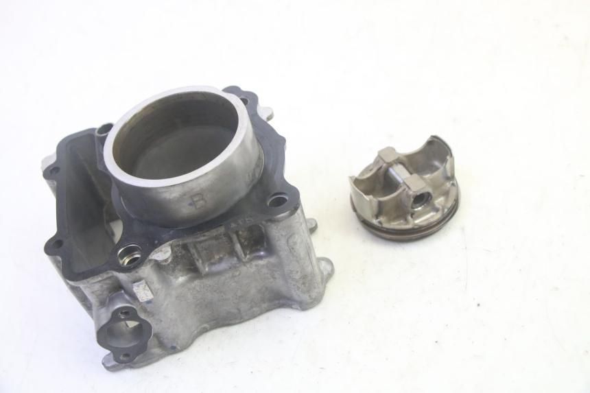 photo de CYLINDRE PISTON YAMAHA TRICITY 300 (2020 - 2024) - Gros plan technique
