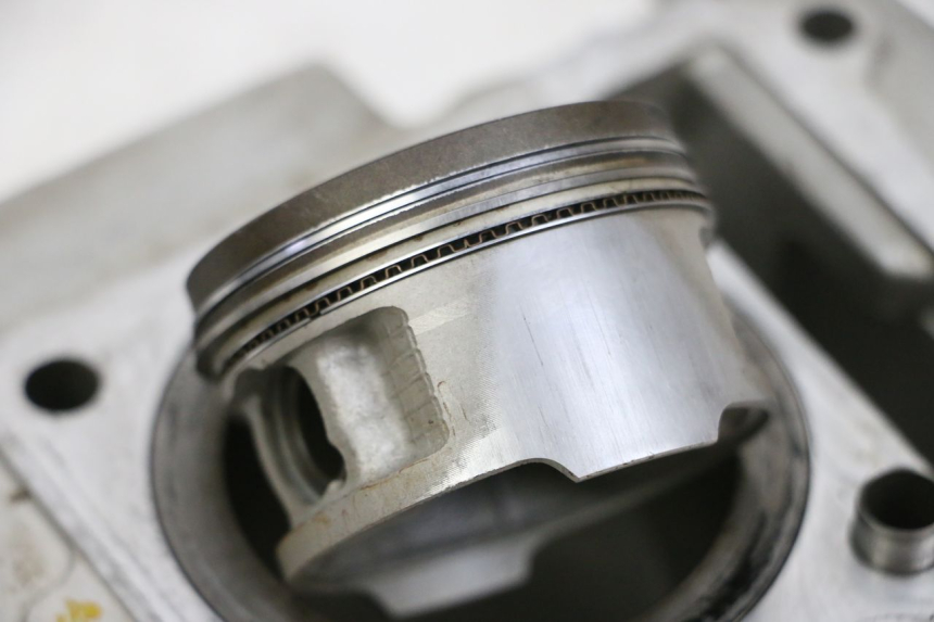 photo de CYLINDRE PISTON YAMAHA TTR 125 (2000 - 2020) - Vue rapprochée