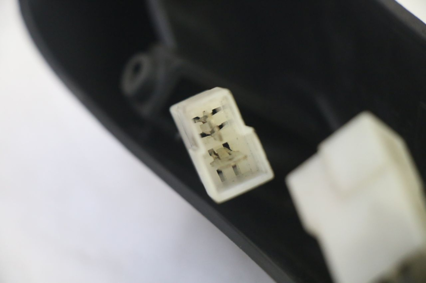 photo de ECLAIRAGE DE PLAQUE PIAGGIO MP3 RL 250 (2007 - 2010)