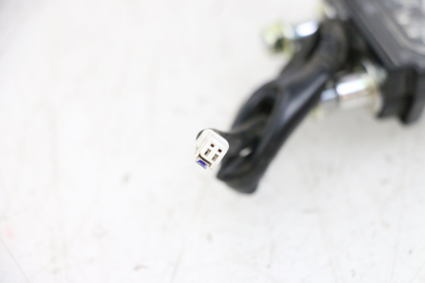 photo de ECLAIRAGE DE PLAQUE YAMAHA NEO'S CORE 1 (2022 - 2026) - Zoom état d’usage