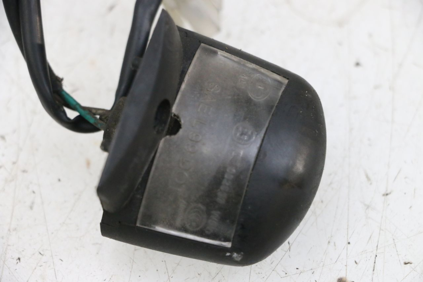 photo de ECLAIRAGE DE PLAQUE PEUGEOT SATELIS 125 (2013 - 2018) - Gros plan technique