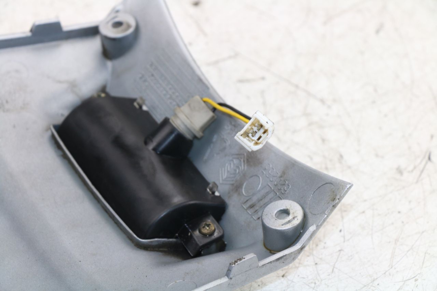 photo de ECLAIRAGE DE PLAQUE PIAGGIO X8 STREET 125 (2006 - 2007) - Zoom état d’usage