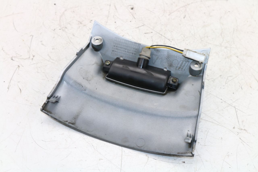 photo de ECLAIRAGE DE PLAQUE PIAGGIO X8 STREET 125 (2006 - 2007) - Autre angle de vue