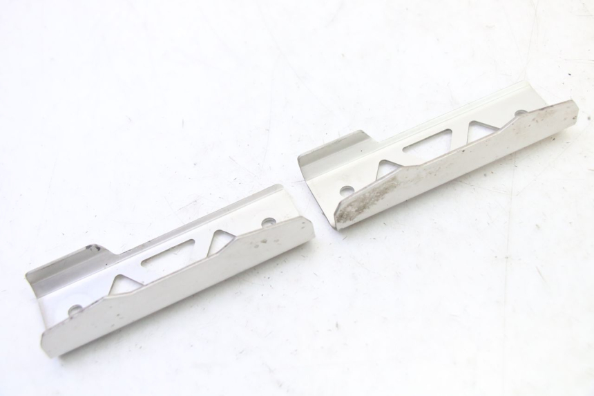 photo de ECOPE RADIATEUR SUZUKI SV S 650 (2003 - 2009) - Gros plan technique