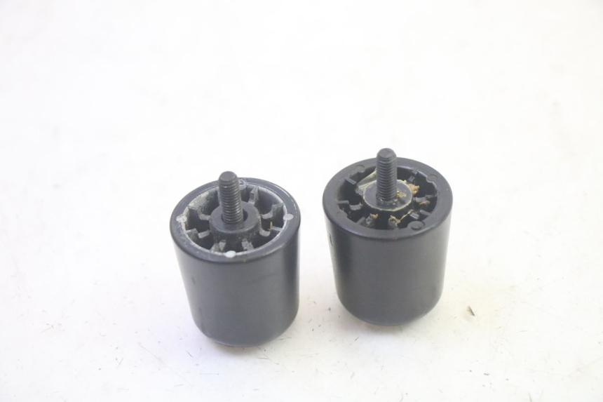 photo de EMBOUT DE GUIDON PIAGGIO MP3 HPE 350 (2018 - 2020) - Gros plan technique