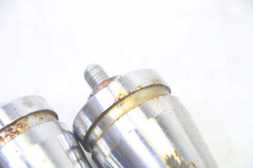 photo de EMBOUT DE GUIDON DAELIM VJ ROADWIN FI 125 (2008 - 2017) - Gros plan technique