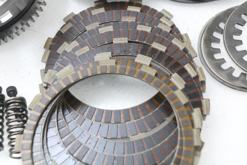 photo de EMBRAYAGE SUZUKI GSX-R GSXR K16 1000 (2012 - 2016) - Détails caractéristiques