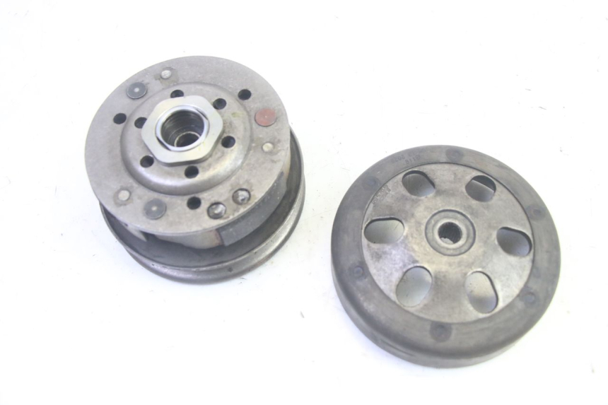 photo de EMBRAYAGE PEUGEOT KISBEE 4T 50 (2018 - 2022) - Gros plan technique