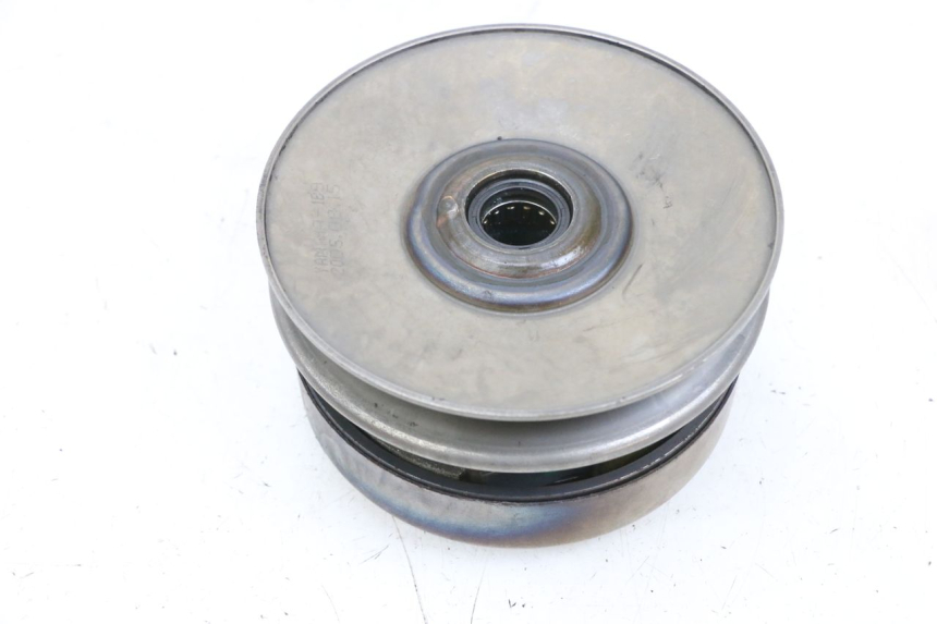 photo de EMBRAYAGE YAMAHA XMAX X-MAX 125 (2006 - 2009) - Gros plan technique