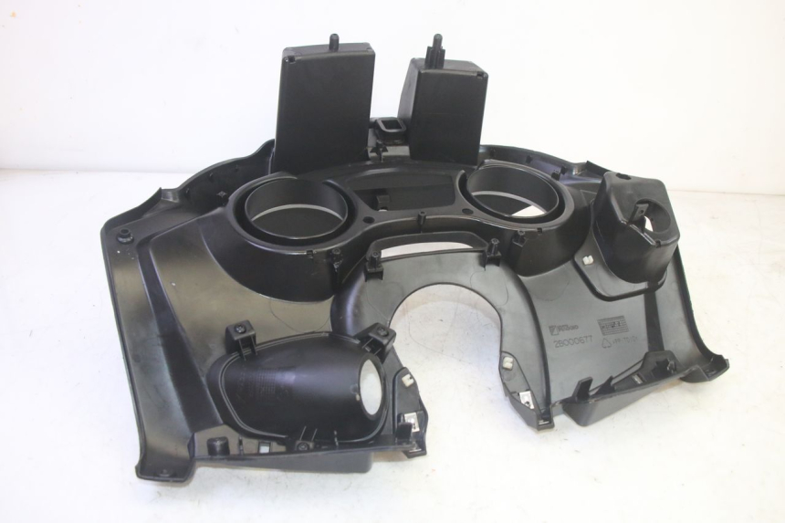 photo de ENTOURAGE COMPTEUR PIAGGIO MP3 HPE 350 (2018 - 2020) - Points de fixation